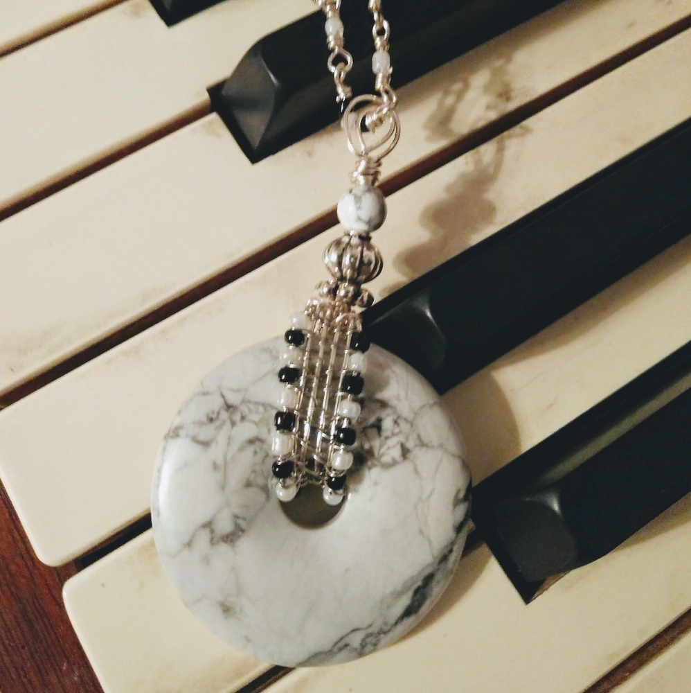 Howlite Pendant and Chain - Picture 2 of 3